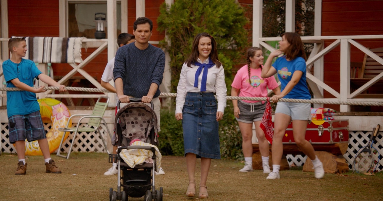 Charmed-Online-dot-nl_WetHotAmericanSummer10YearsLater-1x02Softball0217.jpg