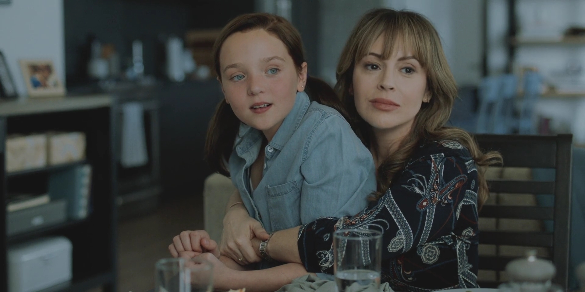 Charmed-Online-dot-nl_WhoAreYouPeople0201.jpg