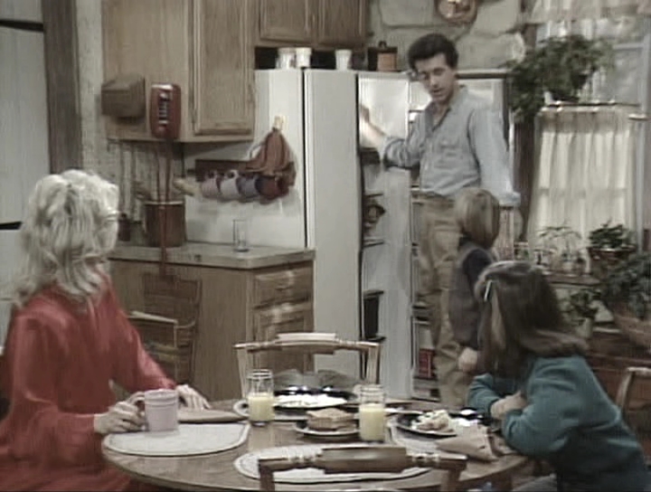 charmed-online_dot_nl-WhosTheBoss1x15-0633.jpg charmed-online_dot_nl-WhosTheBoss1x15-0633.jpg