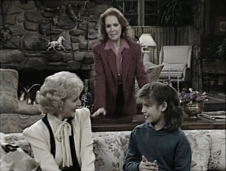 charmed-online_dot_nl-WhosTheBoss1x17-0233.jpg charmed-online_dot_nl-WhosTheBoss1x17-0233.jpg