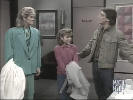 charmed-online_dot_nl-WhosTheBoss2x13-0253.jpg charmed-online_dot_nl-WhosTheBoss2x13-0253.jpg