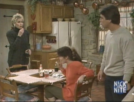 Charmed-Online_dot_nl_WhosTheBoss6x10-0613.jpg Charmed-Online_dot_nl_WhosTheBoss6x10-0613.jpg