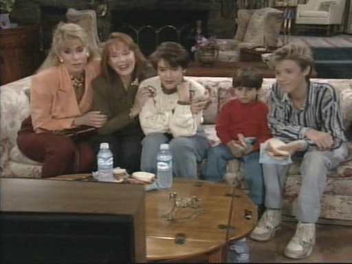 Charmed-Online-dot_nl-WhosTheBoss7x10-1206.jpg Charmed-Online-dot_nl-WhosTheBoss7x10-1206.jpg