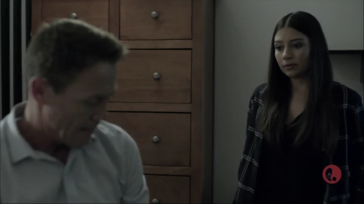 Charmed-Online-dot-NL-HisDoubleLife0839.jpg Charmed-Online-dot-NL-HisDoubleLife0839.jpg