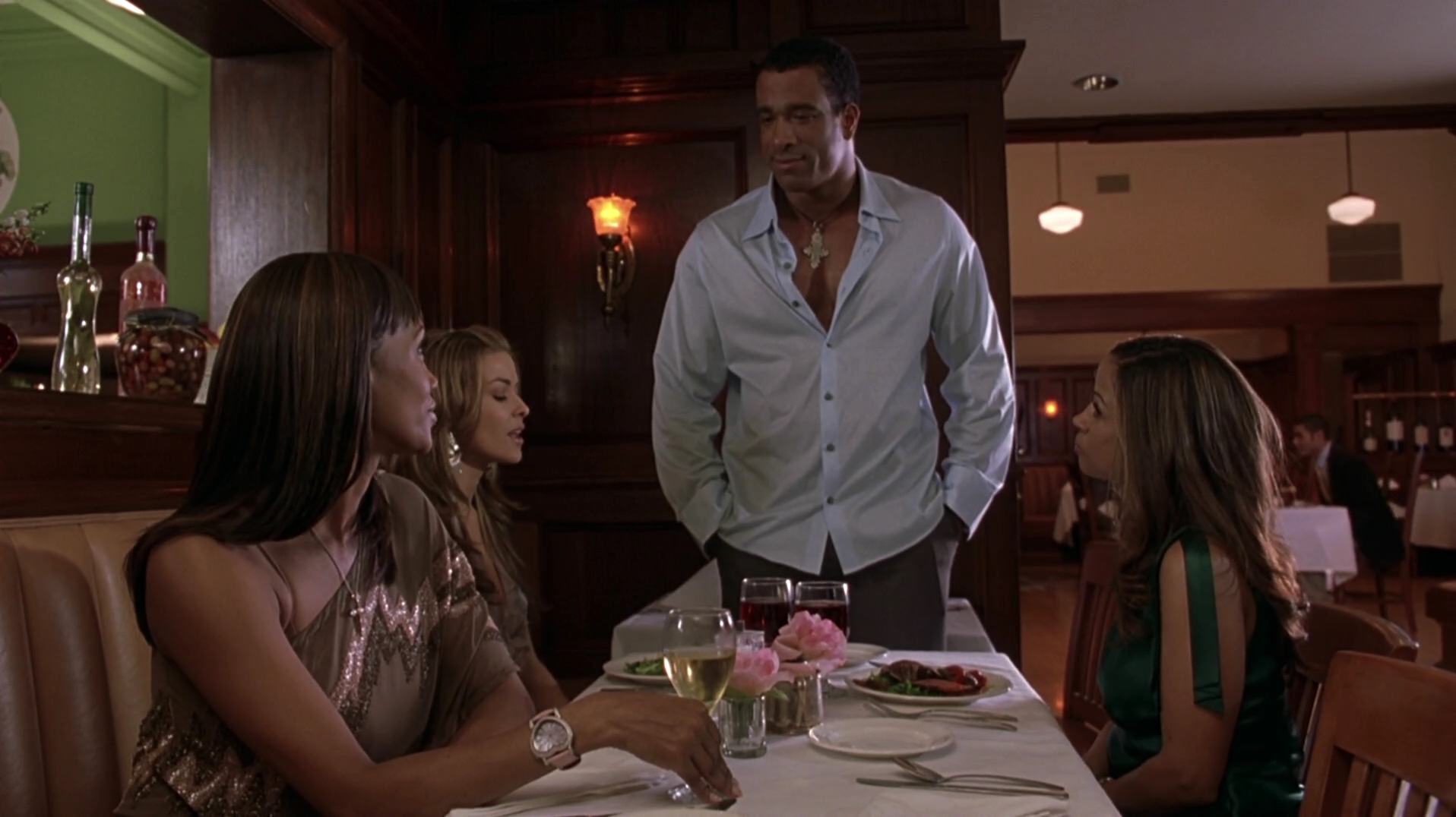 Charmed-Online-dot_nl-GettingPlayed2055.jpg Charmed-Online-dot_nl-GettingPlayed2055.jpg