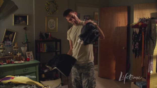 Charmed-Online-dot-net_ArmyWives6x01-1000.jpg