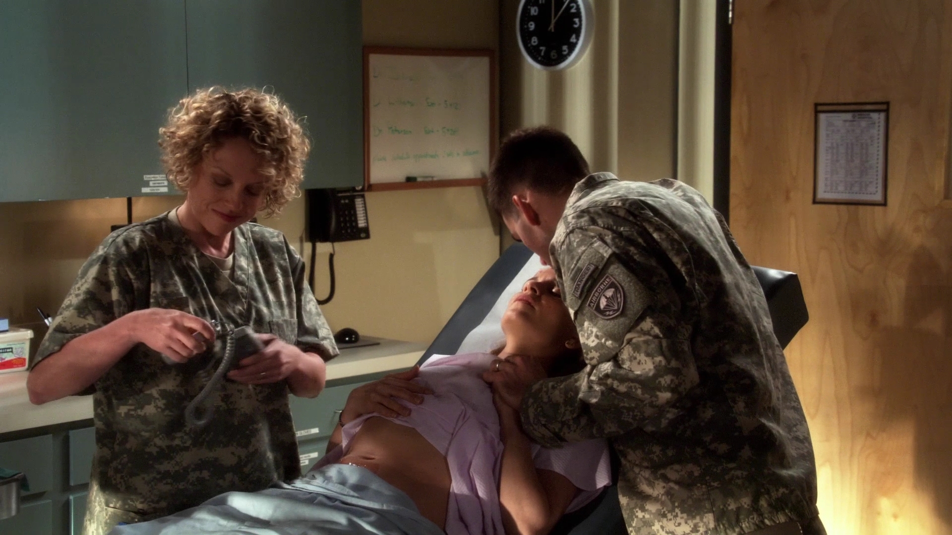 Charmed-Online-dot-nl_ArmyWives6x14-1290.jpg Charmed-Online-dot-nl_ArmyWives6x14-1290.jpg