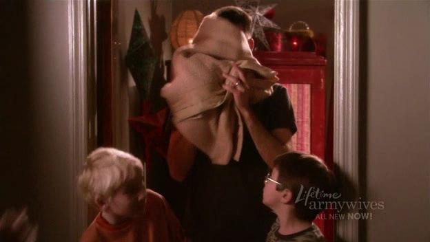 Charmed-Online-dot-nl_ArmyWives3x06-1861.jpg Charmed-Online-dot-nl_ArmyWives3x06-1861.jpg