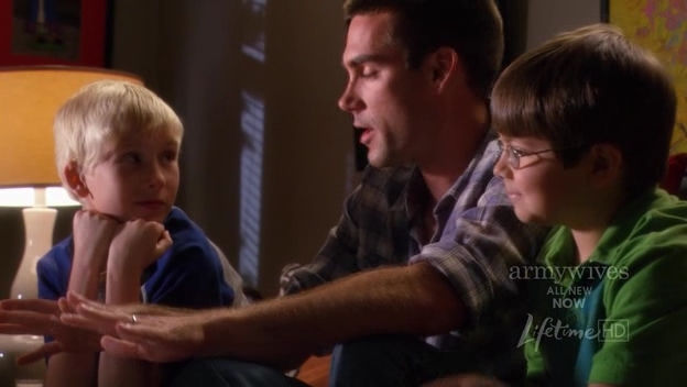 Charmed-Online-dot-nl_ArmyWives4x10-1916.jpg Charmed-Online-dot-nl_ArmyWives4x10-1916.jpg