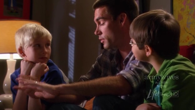 Charmed-Online-dot-nl_ArmyWives4x10-1917.jpg Charmed-Online-dot-nl_ArmyWives4x10-1917.jpg