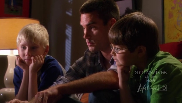 Charmed-Online-dot-nl_ArmyWives4x10-1926.jpg Charmed-Online-dot-nl_ArmyWives4x10-1926.jpg