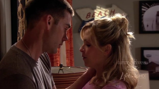 Charmed-Online-dot-nl_ArmyWives4x13-0350.jpg Charmed-Online-dot-nl_ArmyWives4x13-0350.jpg