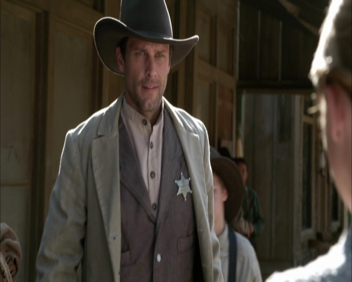 Charmed-Online-dot-net_LovesChristmasJourney0415.jpg Charmed-Online-dot-net_LovesChristmasJourney0415.jpg