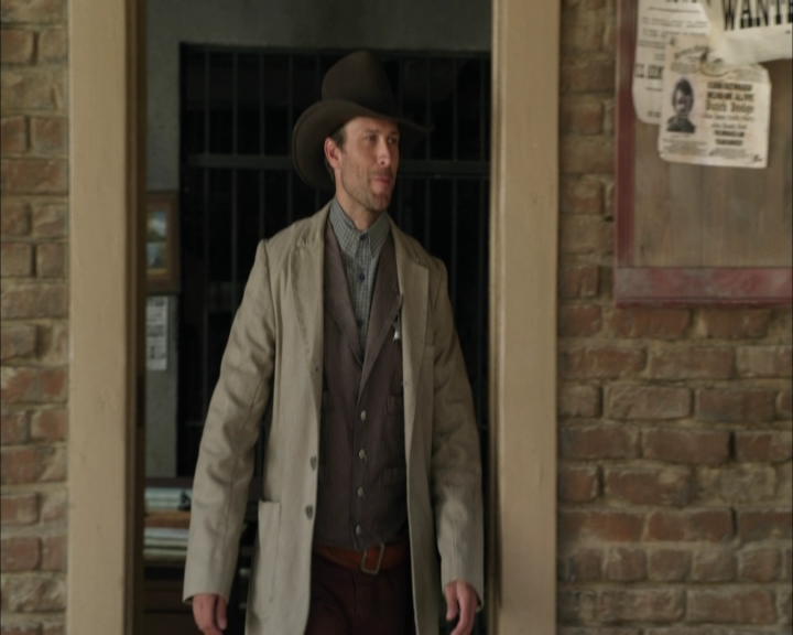 Charmed-Online-dot-net_LovesChristmasJourney0814.jpg