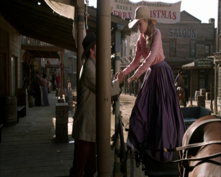 Charmed-Online-dot-net_LovesChristmasJourney0819.jpg