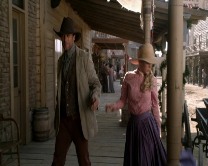 Charmed-Online-dot-net_LovesChristmasJourney0821.jpg