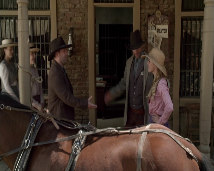 Charmed-Online-dot-net_LovesChristmasJourney0842.jpg