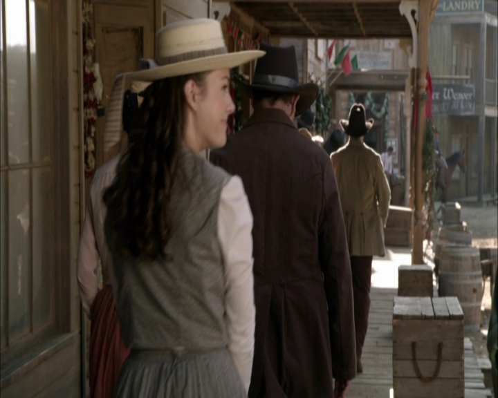 Charmed-Online-dot-net_LovesChristmasJourney0914.jpg