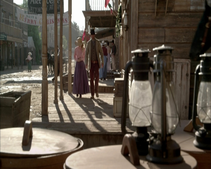 Charmed-Online-dot-net_LovesChristmasJourney0922.jpg