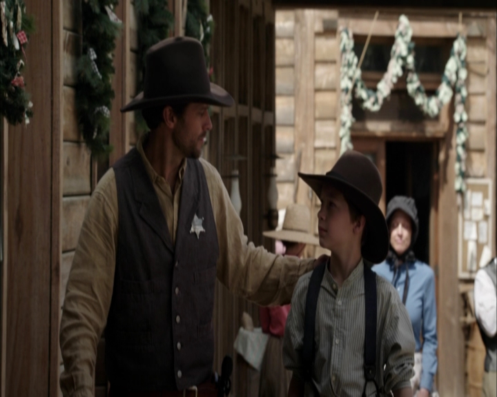 Charmed-Online-dot-net_LovesChristmasJourney2059.jpg