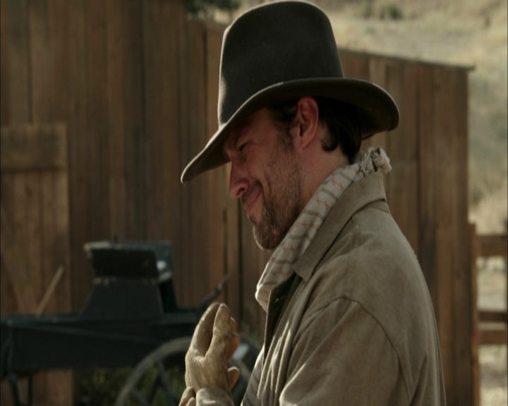 Charmed-Online-dot-net_LovesChristmasJourney2341.jpg