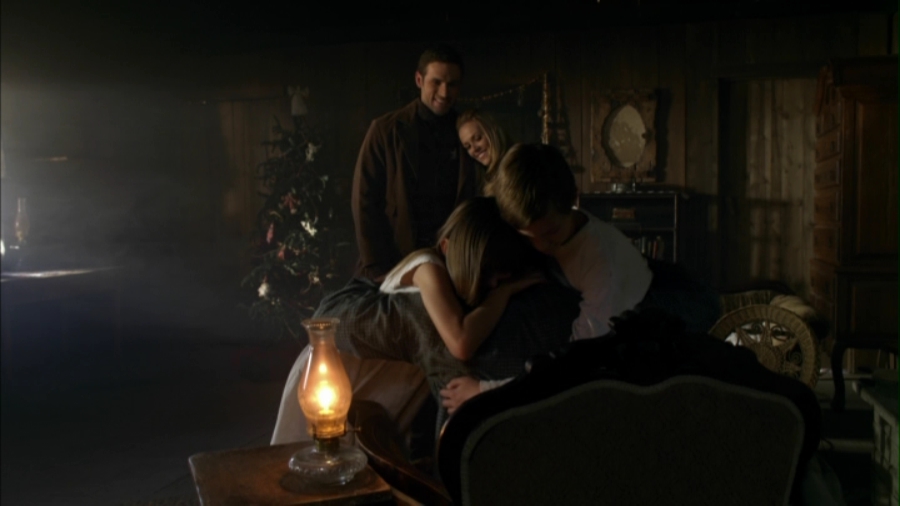 Charmed-Online-dot-net_LovesChristmasJourney-part2-4604.jpg