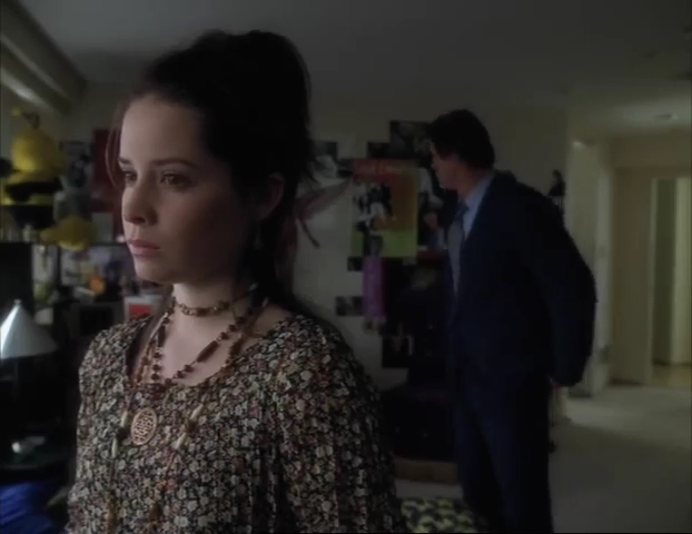 Charmed-Online-dot-net_APerfectStranger1424.jpg