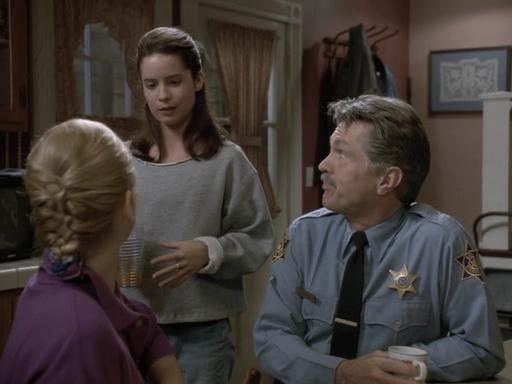 Charmed-Online_dot_nl-PicketFences1x08-1150.jpg