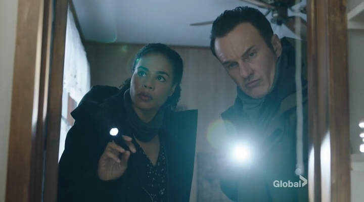 Charmed-Online-dot-nl_FBIMostWanted2x08-0657.jpg