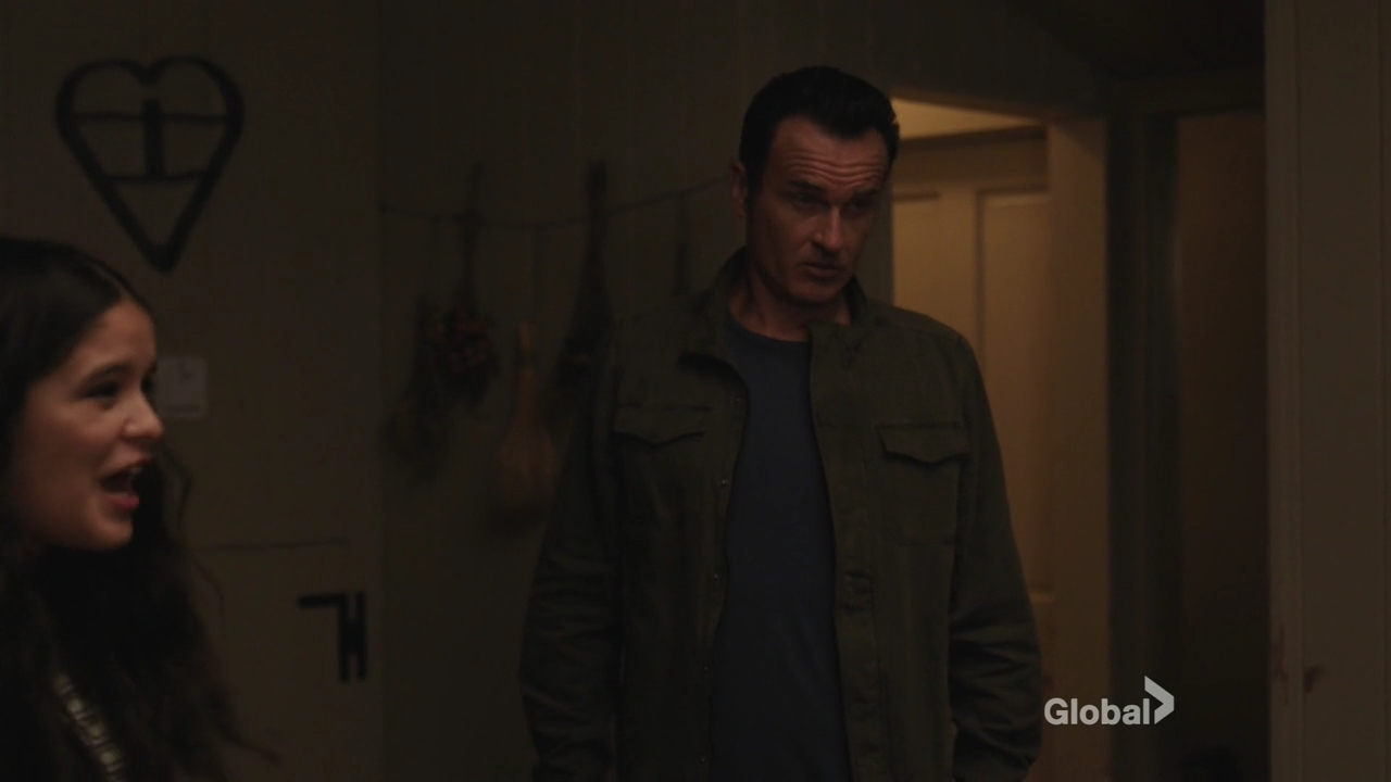 Charmed-Online-dot-nl_FBIMostWanted3x04-2291.jpg