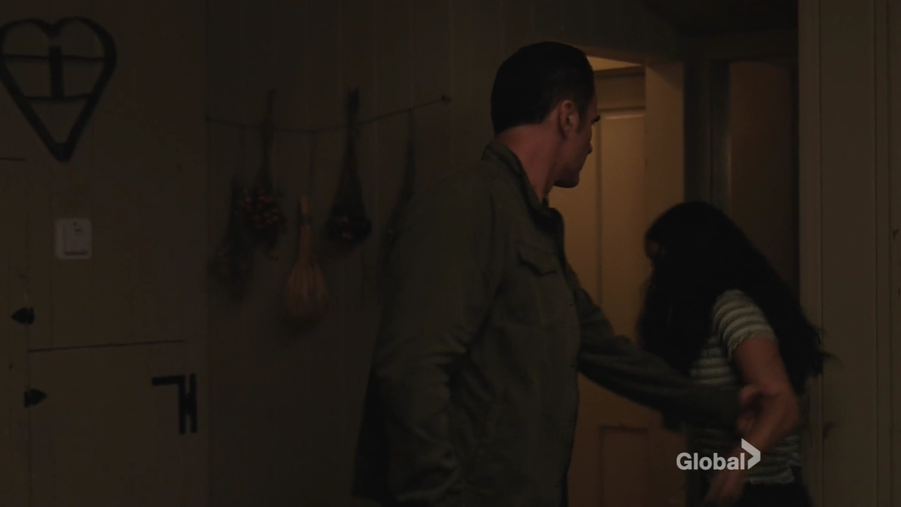 Charmed-Online-dot-nl_FBIMostWanted3x04-2303.jpg