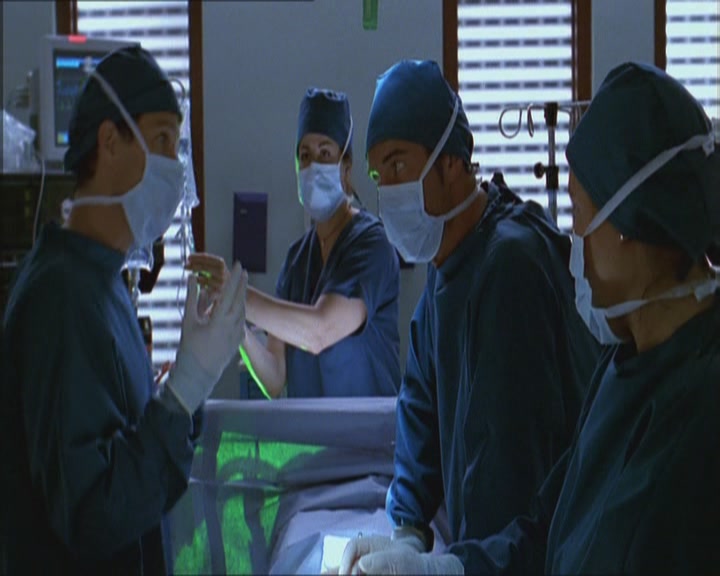 Charmed-Online_dot_net-Niptuck-1x01Pilot0066.jpg