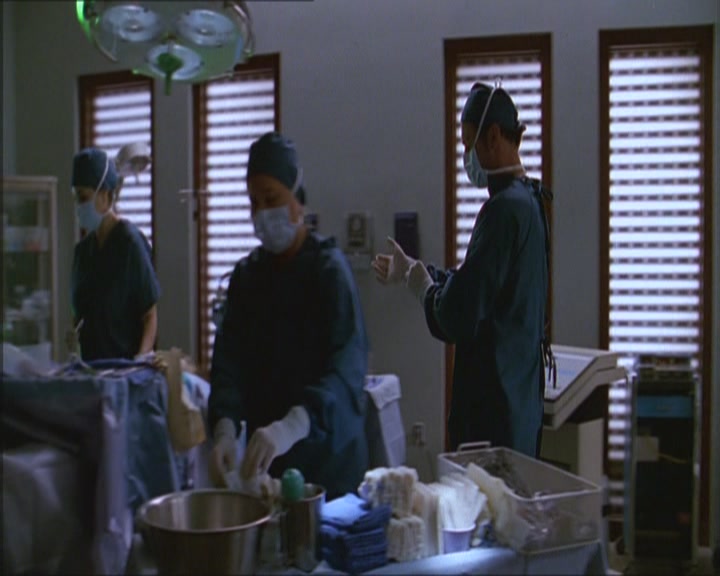 Charmed-Online_dot_net-Niptuck-1x01Pilot1162.jpg