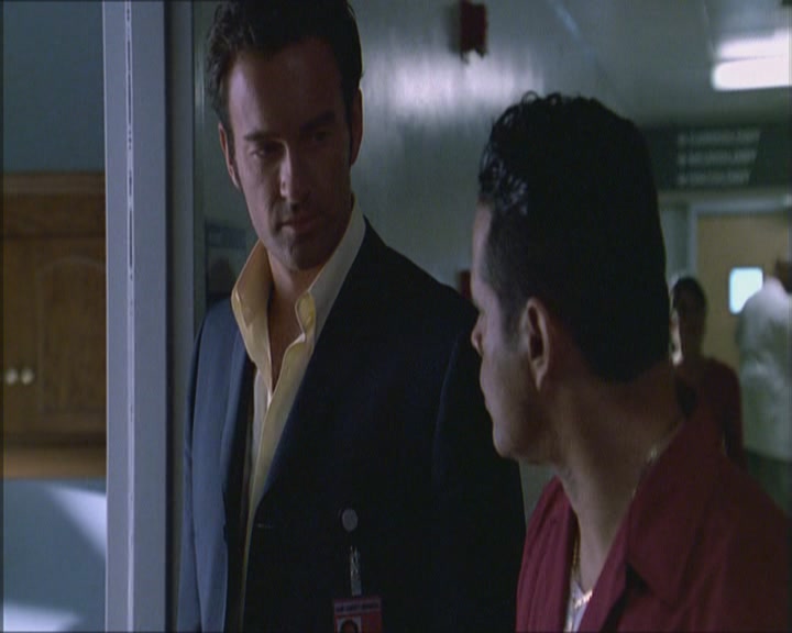 Charmed-Online_dot_net-Niptuck-1x01Pilot1549.jpg