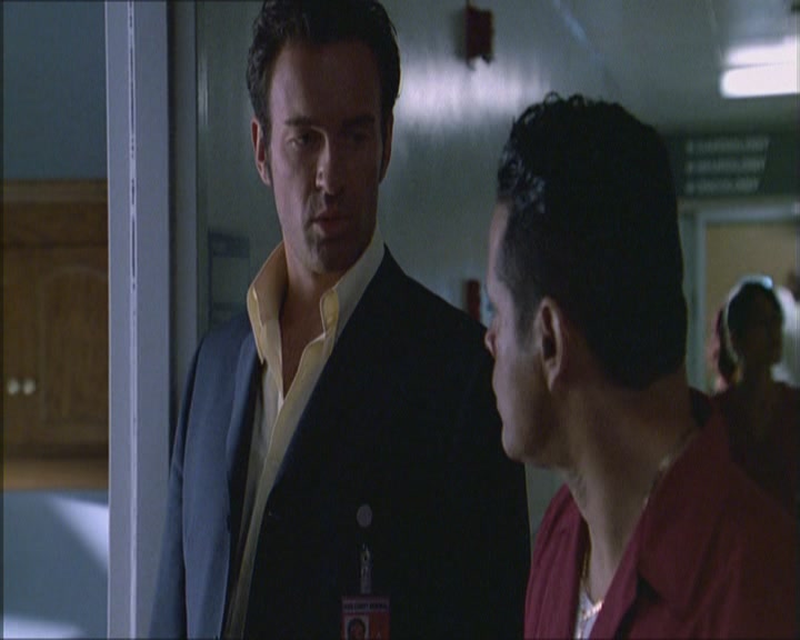 Charmed-Online_dot_net-Niptuck-1x01Pilot1550.jpg