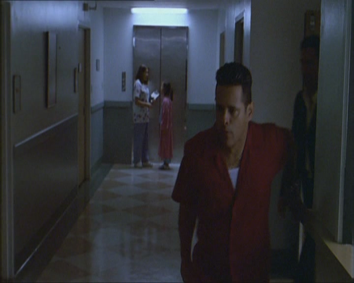 Charmed-Online_dot_net-Niptuck-1x01Pilot1555.jpg