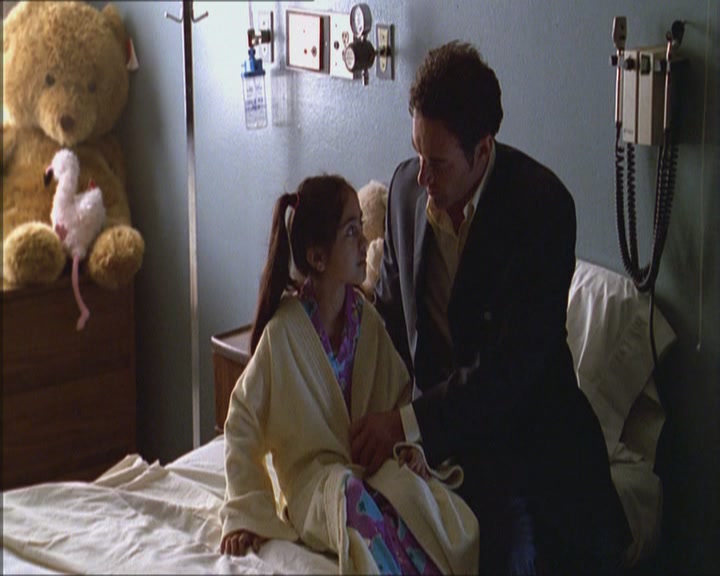 Charmed-Online_dot_net-Niptuck-1x01Pilot1610.jpg