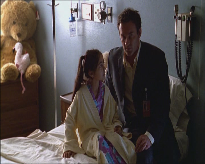 Charmed-Online_dot_net-Niptuck-1x01Pilot1611.jpg
