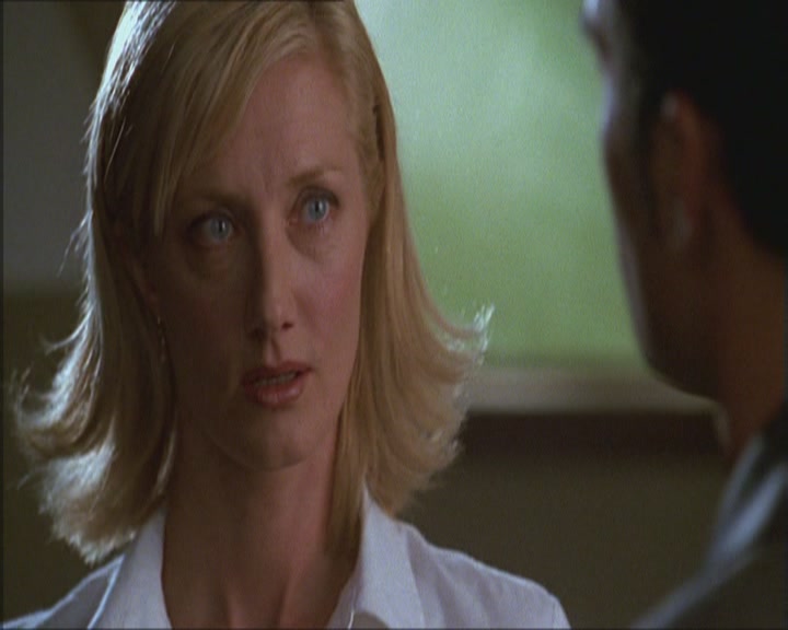 Charmed-Online_dot_net-Niptuck-1x01Pilot2007.jpg