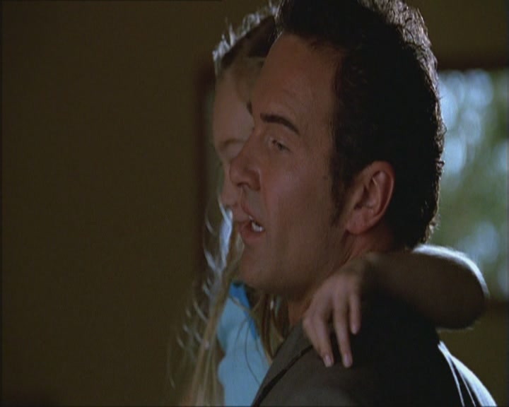 Charmed-Online_dot_net-Niptuck-1x01Pilot2086.jpg