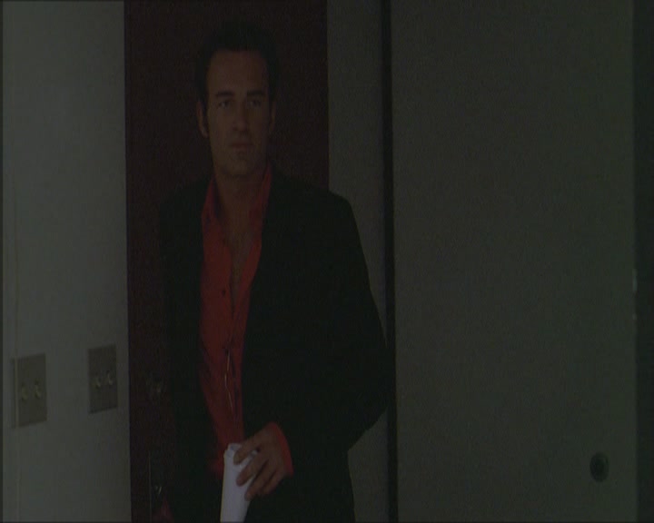 Charmed-Online_dot_net-Niptuck-1x01Pilot2560.jpg