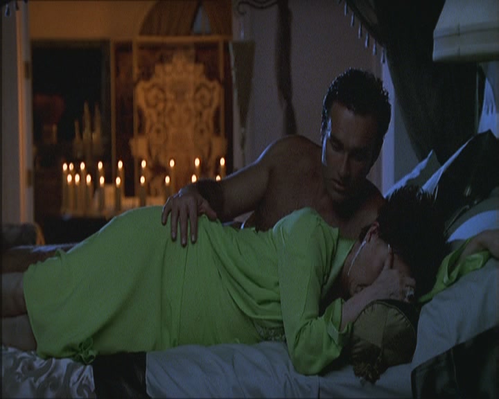 Charmed-Online_dot_net-NipTuck1x03NadetteBabcock2092.jpg
