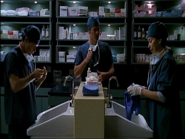 Charmed-Online_dot_net-NipTuck1x04_1x05_1x063355.jpg
