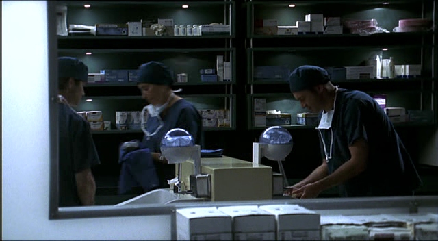 Charmed-Online-dot-NL-NipTuck2x03-0514.jpg