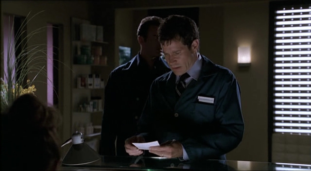 Charmed-Online-dot-NL-NipTuck2x07-0712.jpg