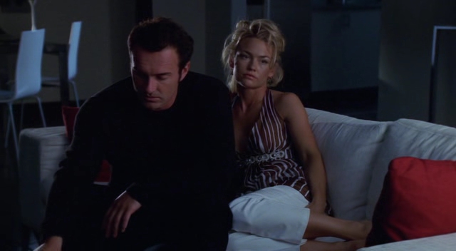 Charmed-Online-dot-NL-NipTuck3x01-0704.jpg
