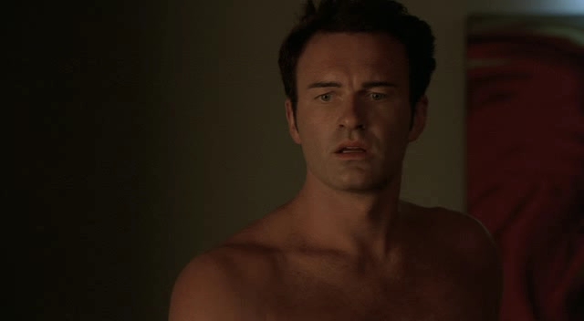 Charmed-Online-dot-NL-NipTuck3x03-2008.jpg