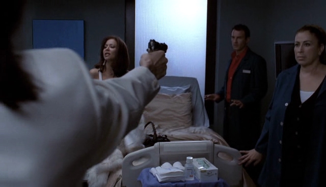 Charmed-Online-dot-NL-NipTuck4x15-2185.jpg