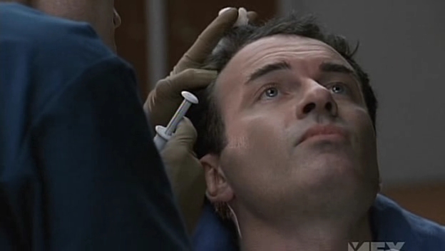 Charmed-Online-dot-NL-NipTuck5x01-1992.jpg