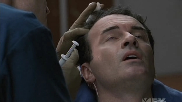 Charmed-Online-dot-NL-NipTuck5x01-1993.jpg